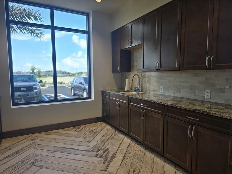 For Rent: $2,100 (4 beds, 2 baths, 1879 Square Feet)