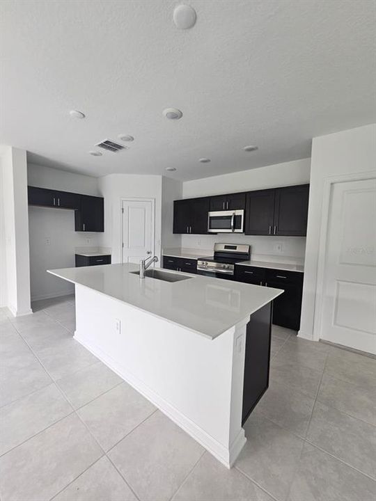 For Rent: $2,100 (4 beds, 2 baths, 1879 Square Feet)