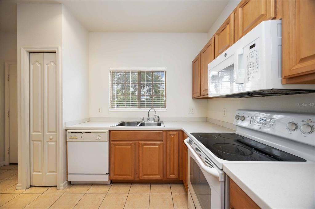 На продажу: $217,900 (2 спален, 2 ванн, 1539 Квадратных фут)