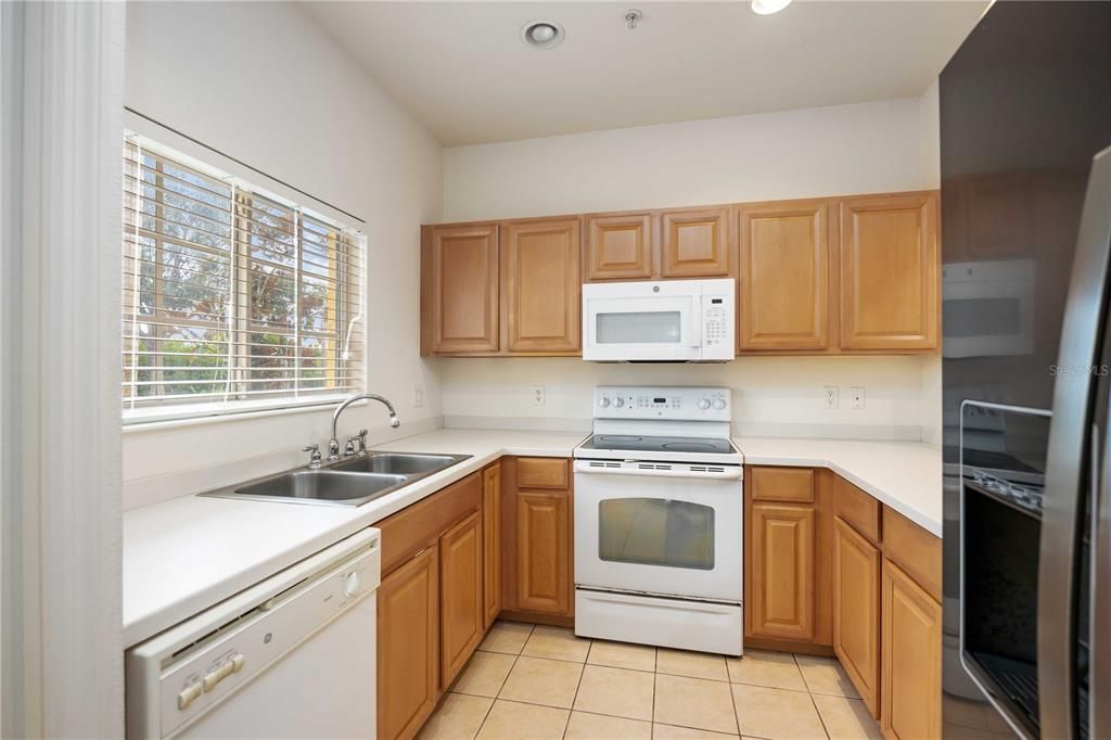 На продажу: $217,900 (2 спален, 2 ванн, 1539 Квадратных фут)