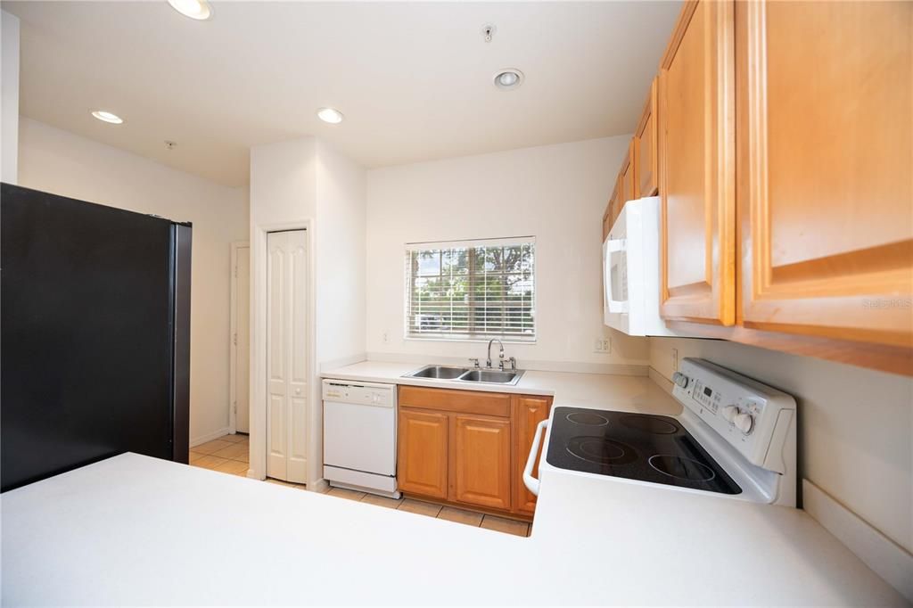 На продажу: $217,900 (2 спален, 2 ванн, 1539 Квадратных фут)