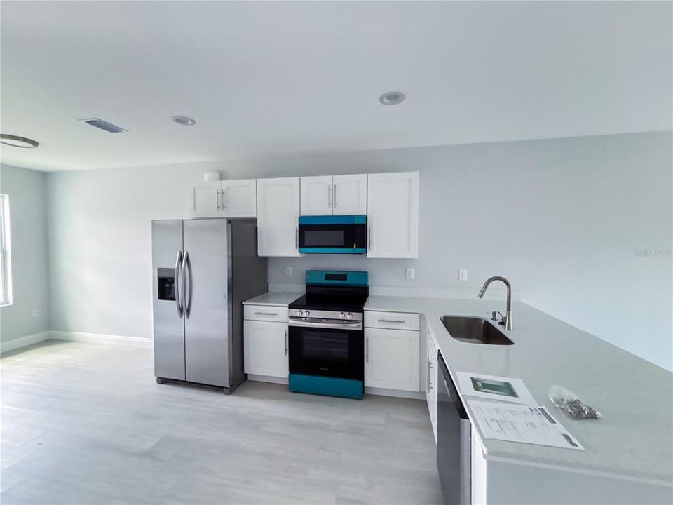 Active With Contract: $1,697 (3 beds, 2 baths, 1162 Square Feet)