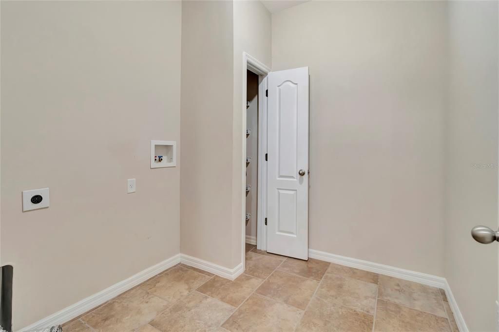 For Sale: $575,000 (4 beds, 3 baths, 2617 Square Feet)