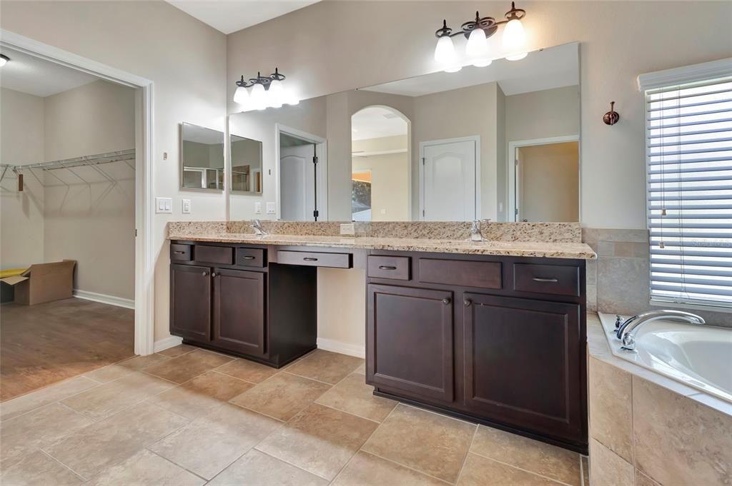 For Sale: $575,000 (4 beds, 3 baths, 2617 Square Feet)