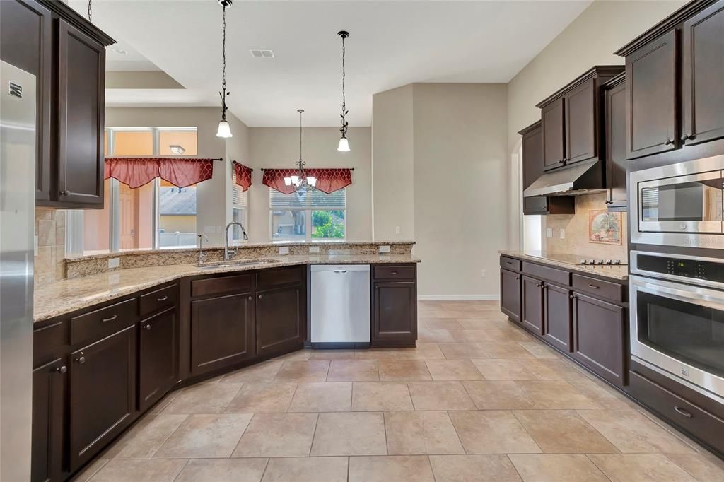 For Sale: $575,000 (4 beds, 3 baths, 2617 Square Feet)