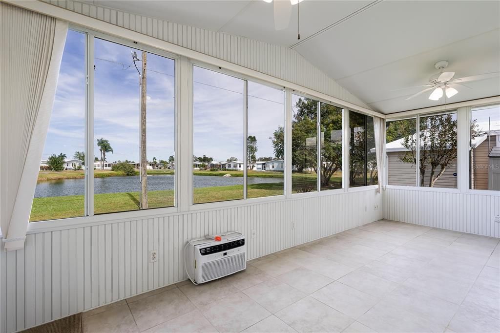 待售: $229,000 (2 贝兹, 2 浴室, 1300 平方英尺)