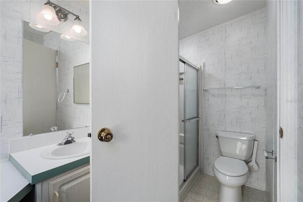 待售: $229,000 (2 贝兹, 2 浴室, 1300 平方英尺)