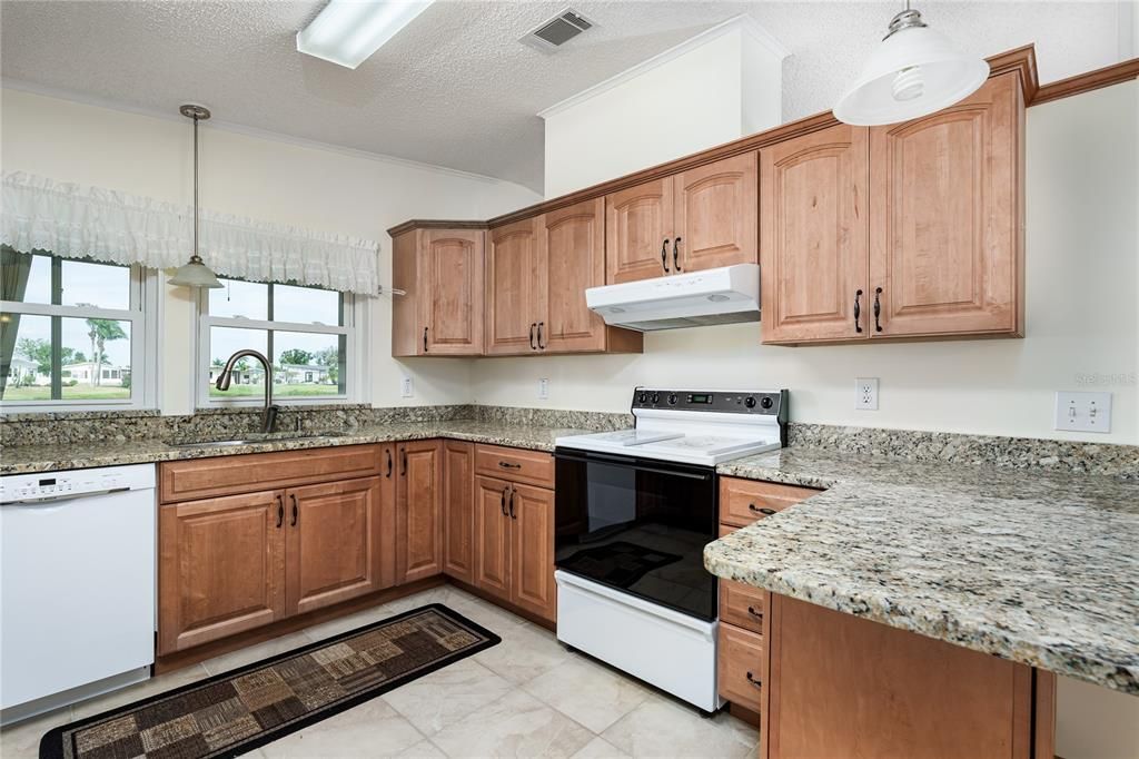 待售: $229,000 (2 贝兹, 2 浴室, 1300 平方英尺)