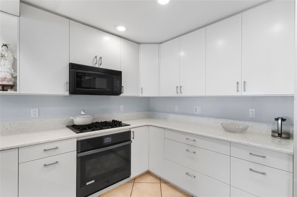 Active With Contract: $1,299,000 (2 beds, 3 baths, 1940 Square Feet)