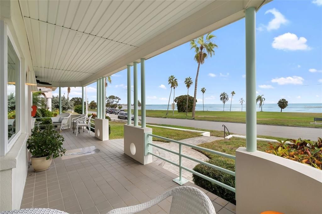 Active With Contract: $1,299,000 (2 beds, 3 baths, 1940 Square Feet)