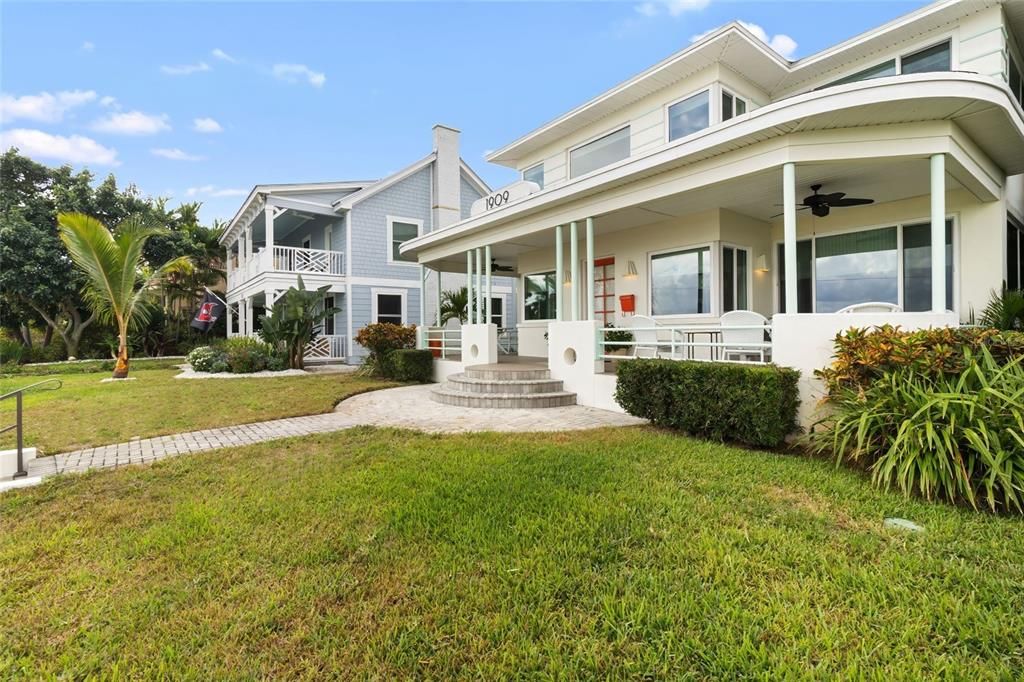 Active With Contract: $1,299,000 (2 beds, 3 baths, 1940 Square Feet)