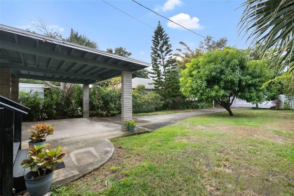 Active With Contract: $1,299,000 (2 beds, 3 baths, 1940 Square Feet)