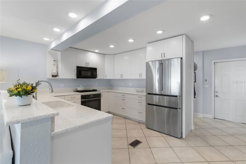 Active With Contract: $1,299,000 (2 beds, 3 baths, 1940 Square Feet)