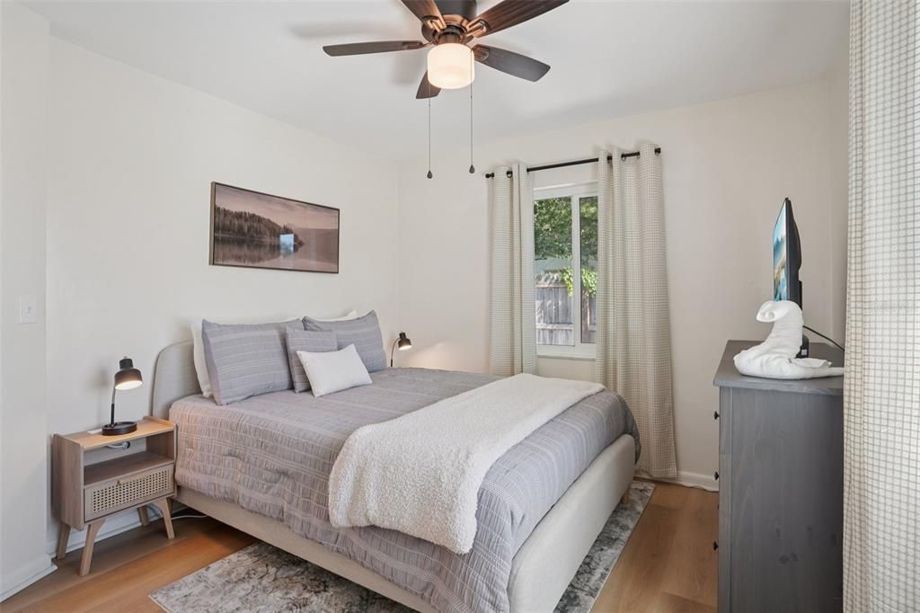 Active With Contract: $234,900 (2 beds, 1 baths, 1004 Square Feet)