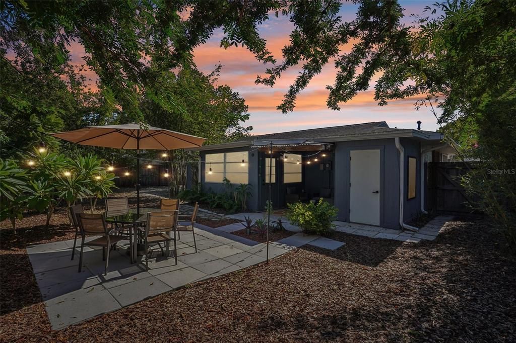 Active With Contract: $234,900 (2 beds, 1 baths, 1004 Square Feet)