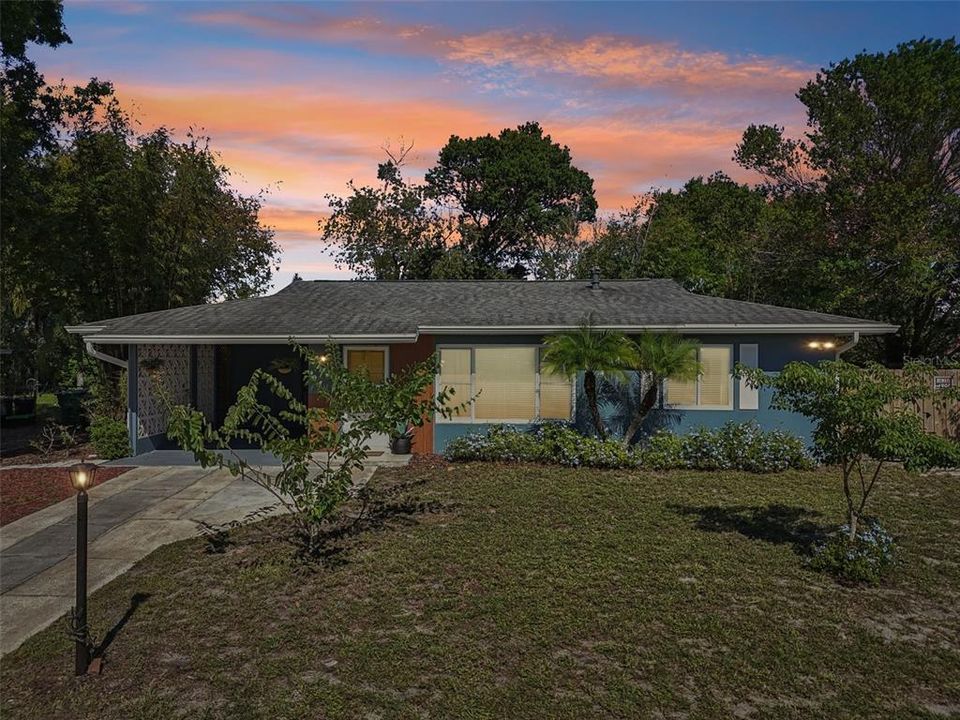 Active With Contract: $234,900 (2 beds, 1 baths, 1004 Square Feet)