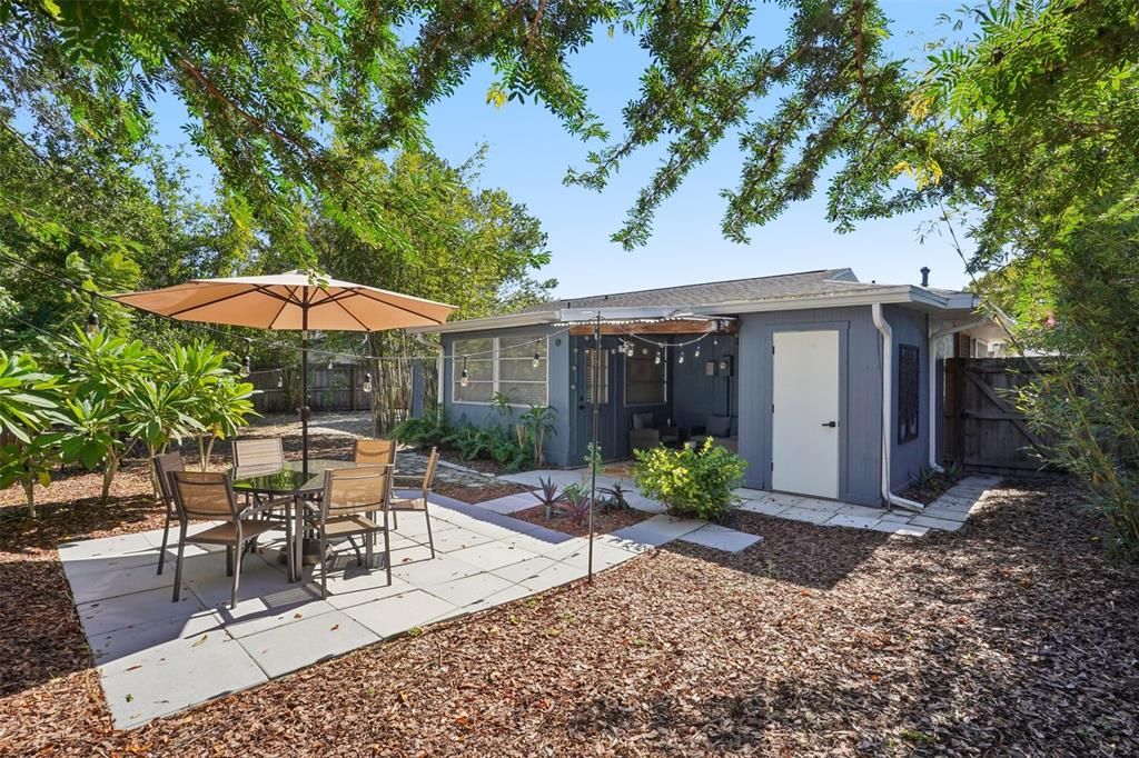 Active With Contract: $234,900 (2 beds, 1 baths, 1004 Square Feet)