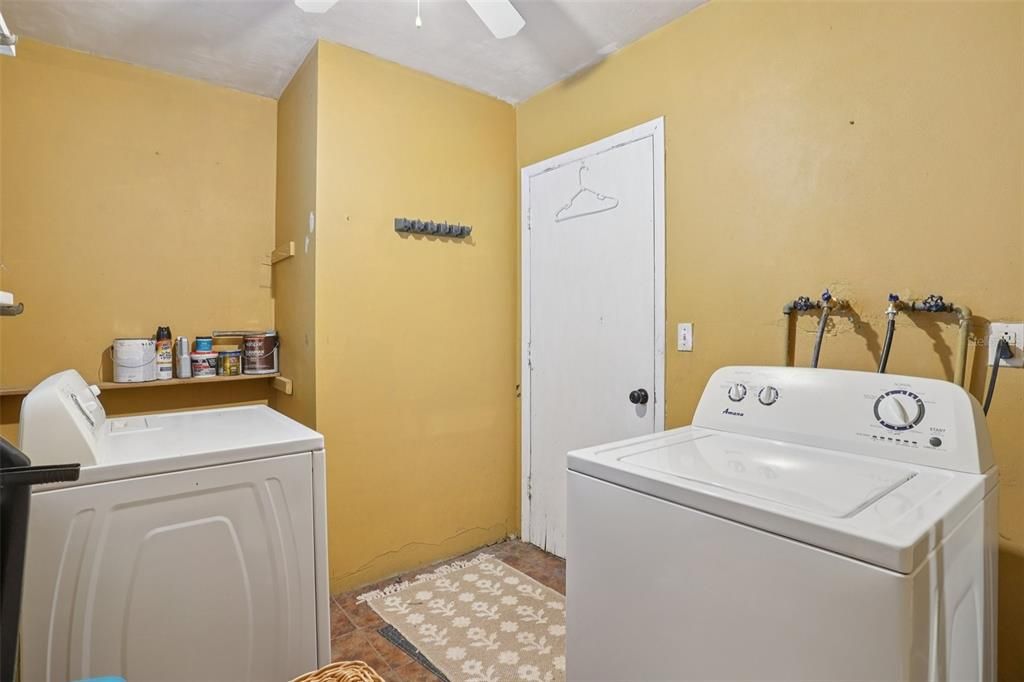 Active With Contract: $234,900 (2 beds, 1 baths, 1004 Square Feet)