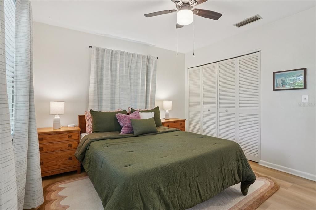 Active With Contract: $234,900 (2 beds, 1 baths, 1004 Square Feet)