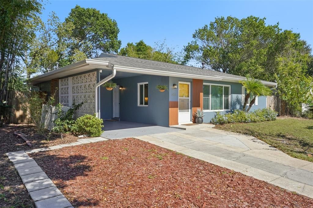 Active With Contract: $234,900 (2 beds, 1 baths, 1004 Square Feet)