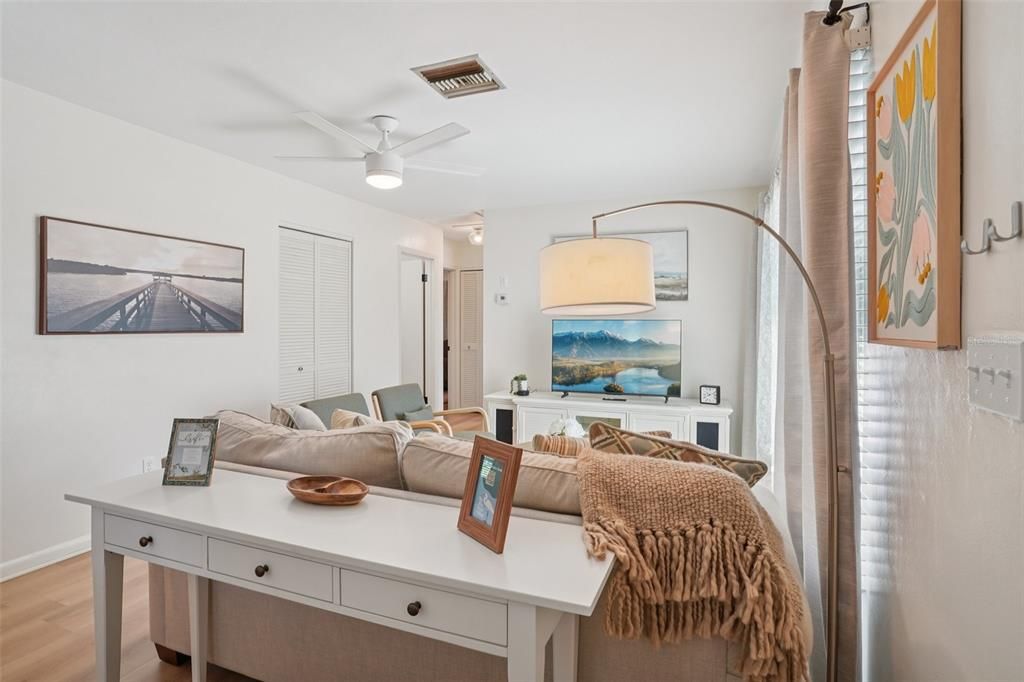 Active With Contract: $234,900 (2 beds, 1 baths, 1004 Square Feet)