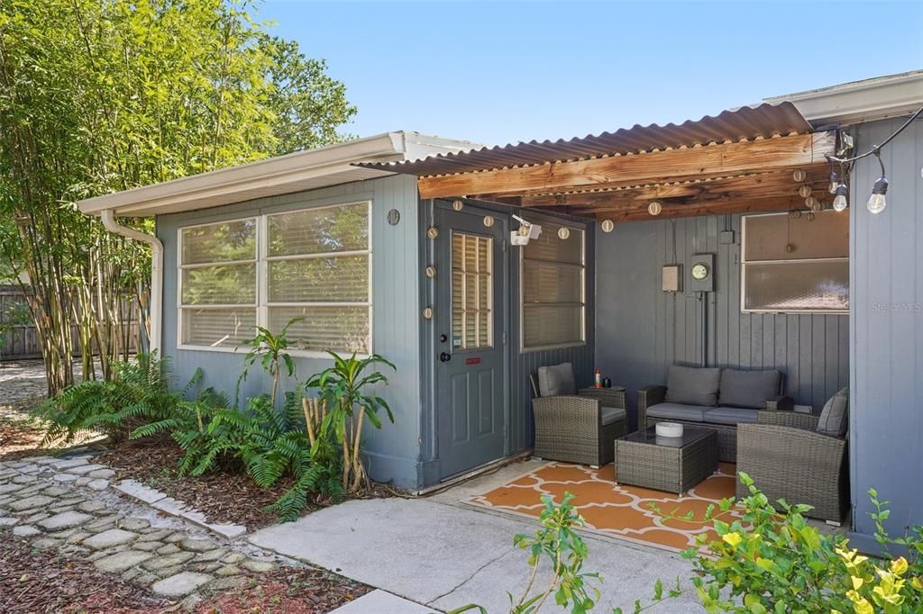 Active With Contract: $234,900 (2 beds, 1 baths, 1004 Square Feet)