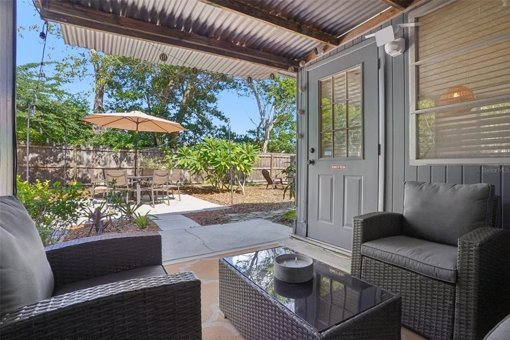 Active With Contract: $234,900 (2 beds, 1 baths, 1004 Square Feet)