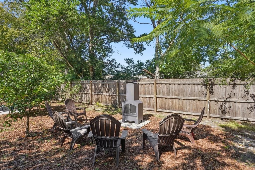 Active With Contract: $234,900 (2 beds, 1 baths, 1004 Square Feet)