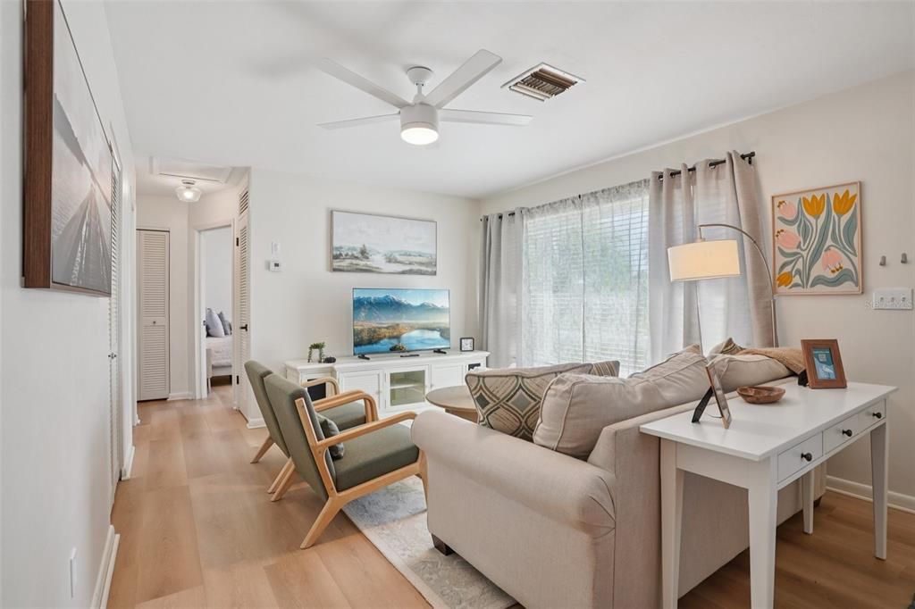 Active With Contract: $234,900 (2 beds, 1 baths, 1004 Square Feet)