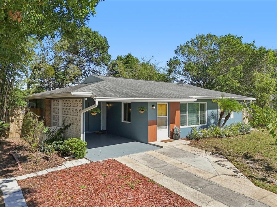 Active With Contract: $234,900 (2 beds, 1 baths, 1004 Square Feet)