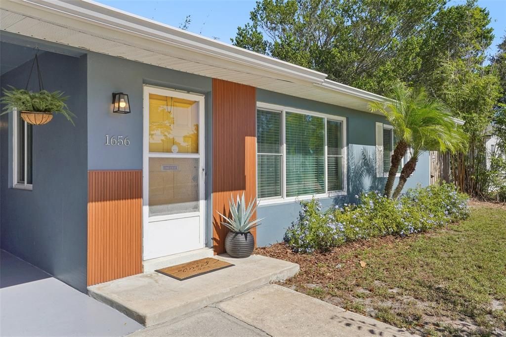 Active With Contract: $234,900 (2 beds, 1 baths, 1004 Square Feet)
