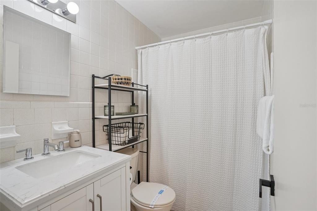 Active With Contract: $234,900 (2 beds, 1 baths, 1004 Square Feet)
