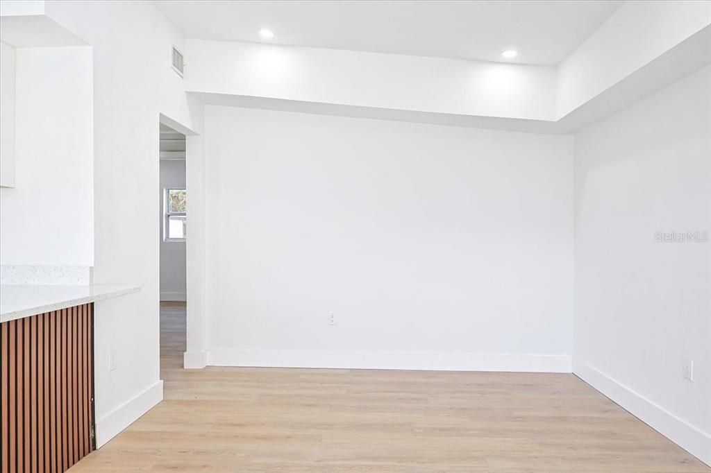 Active With Contract: $259,995 (3 beds, 1 baths, 1024 Square Feet)