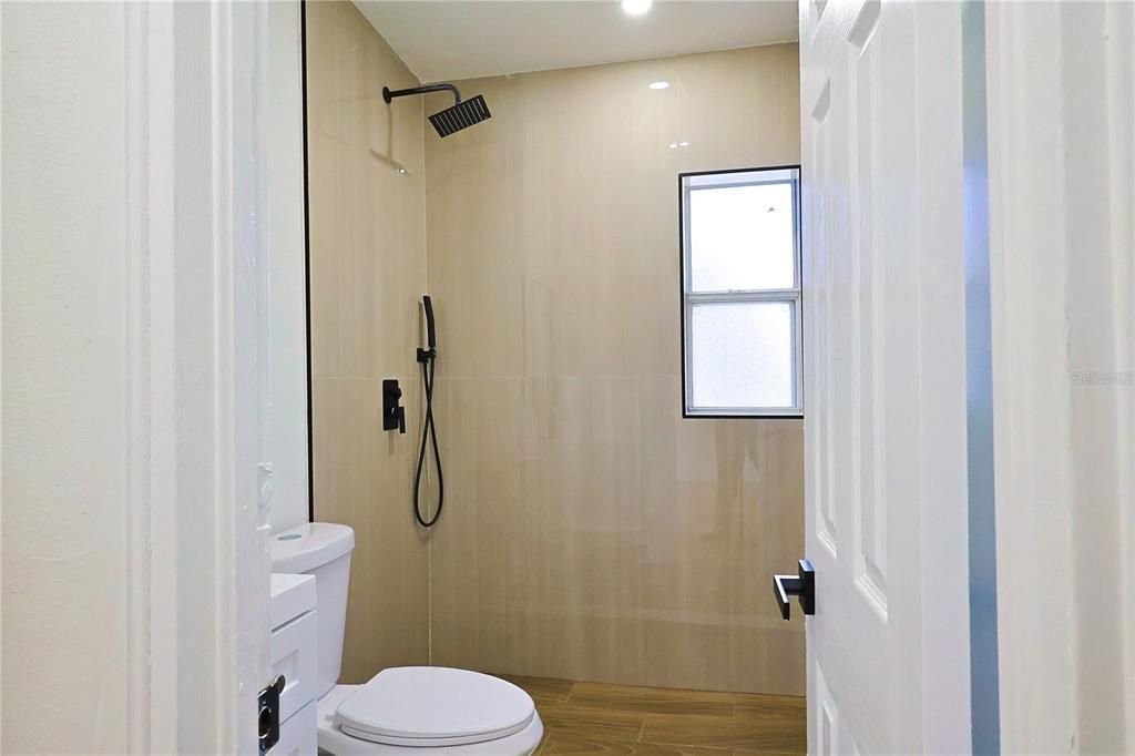 Active With Contract: $259,995 (3 beds, 1 baths, 1024 Square Feet)