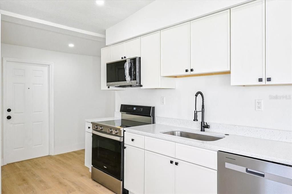 Active With Contract: $259,995 (3 beds, 1 baths, 1024 Square Feet)