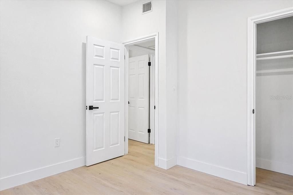 Active With Contract: $259,995 (3 beds, 1 baths, 1024 Square Feet)