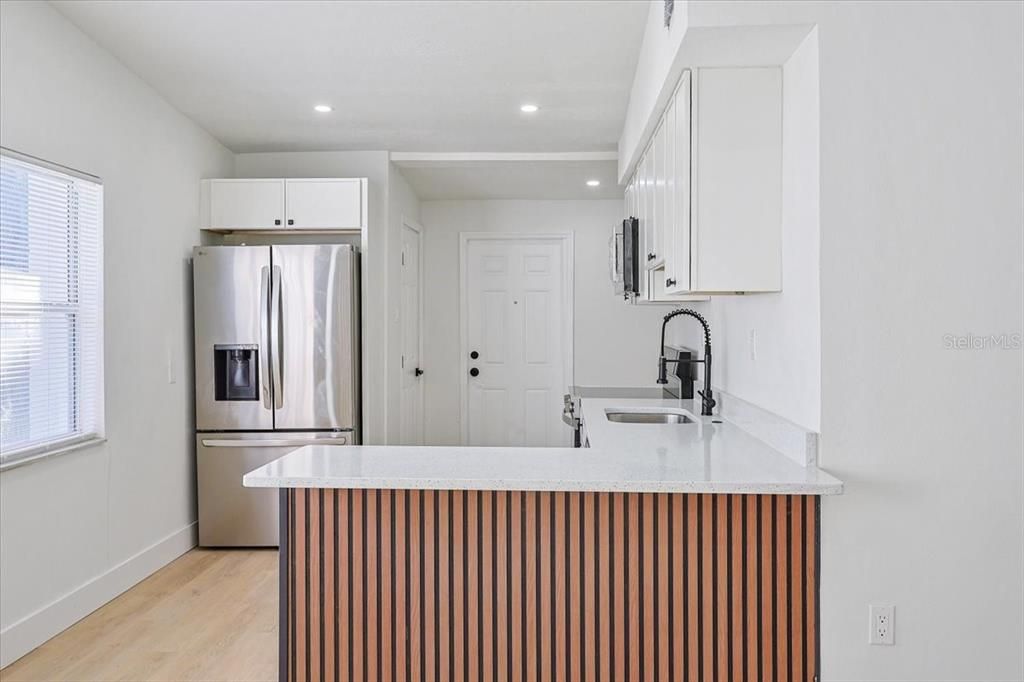 Active With Contract: $259,995 (3 beds, 1 baths, 1024 Square Feet)