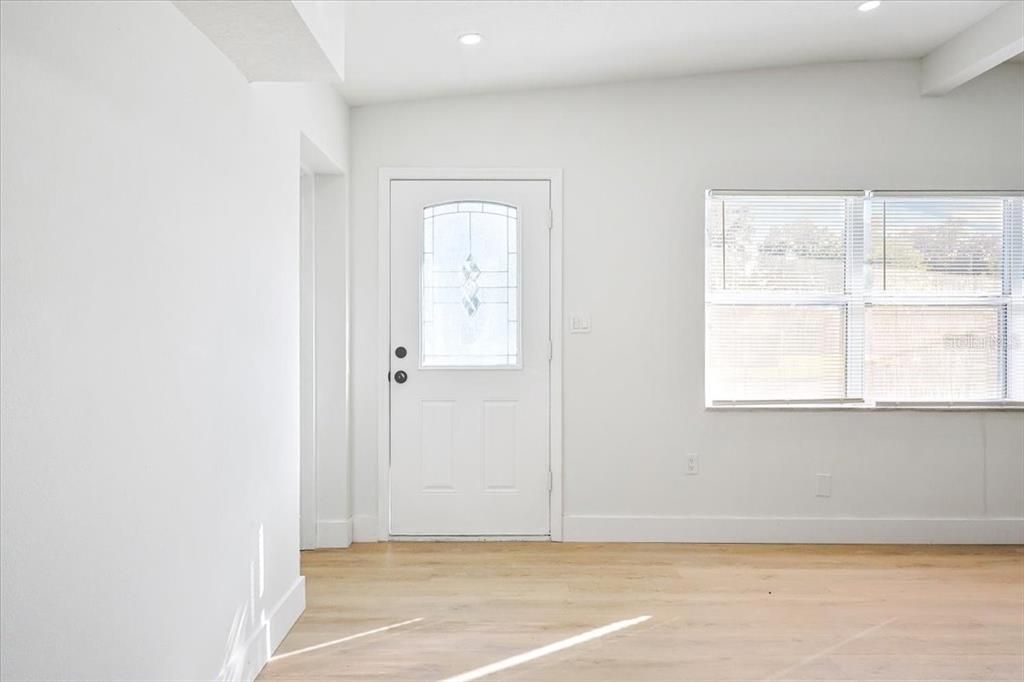 Active With Contract: $259,995 (3 beds, 1 baths, 1024 Square Feet)