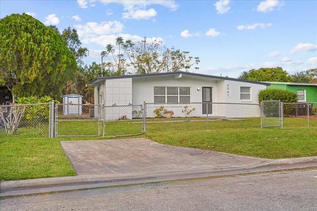 Active With Contract: $259,995 (3 beds, 1 baths, 1024 Square Feet)