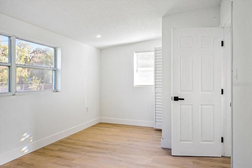 Active With Contract: $259,995 (3 beds, 1 baths, 1024 Square Feet)