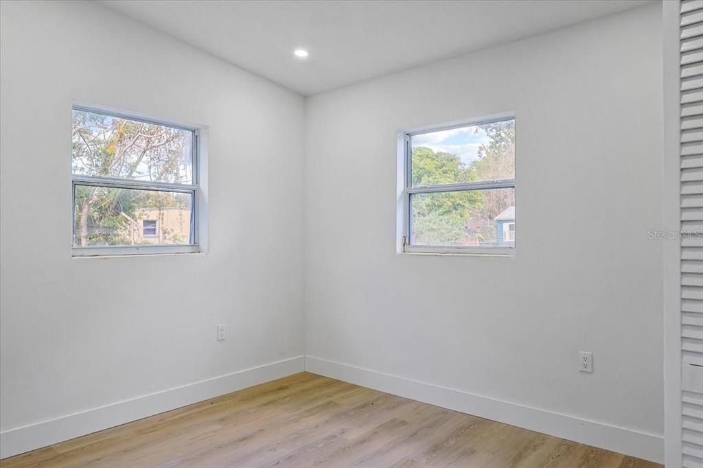 Active With Contract: $259,995 (3 beds, 1 baths, 1024 Square Feet)