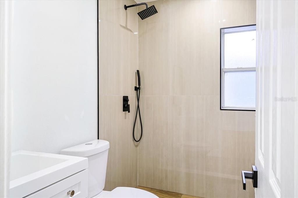 Active With Contract: $259,995 (3 beds, 1 baths, 1024 Square Feet)