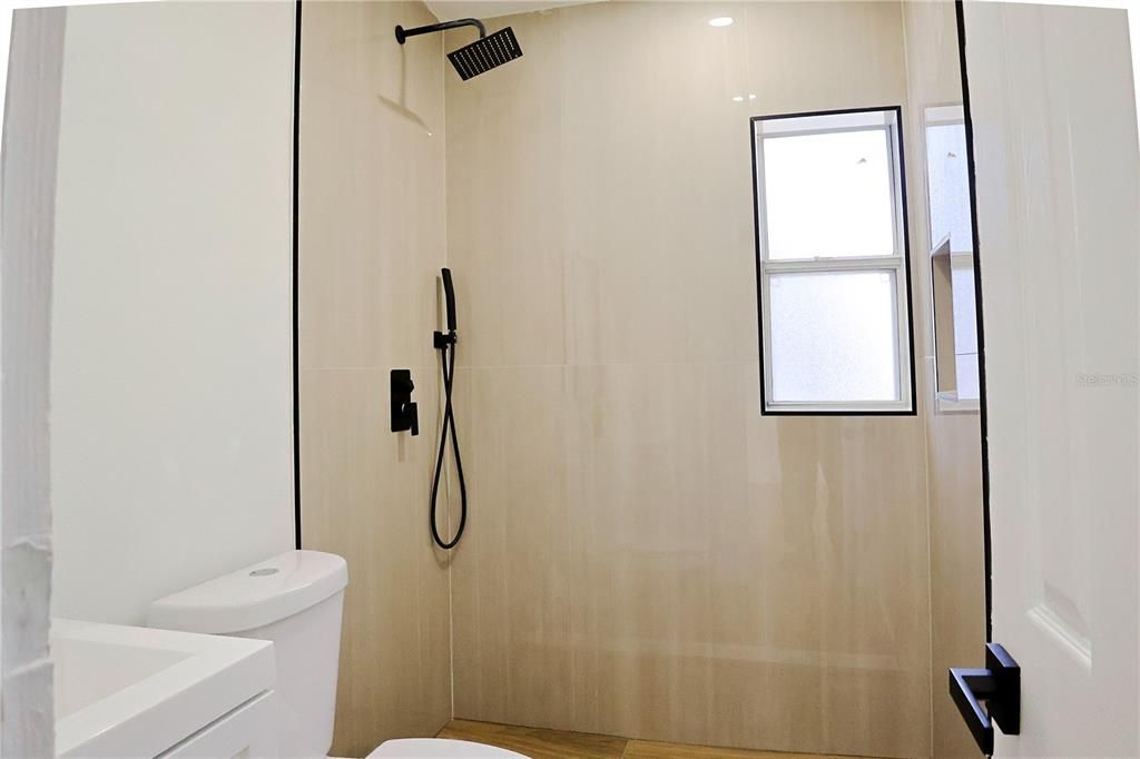 Active With Contract: $259,995 (3 beds, 1 baths, 1024 Square Feet)