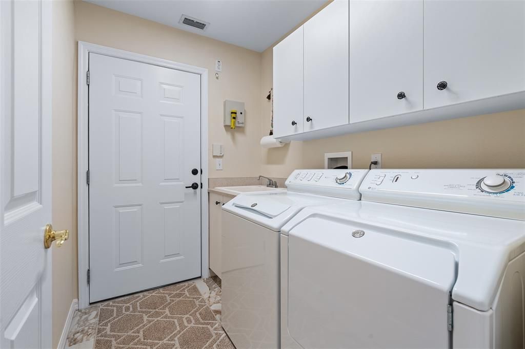 En Venta: $488,900 (3 camas, 2 baños, 2172 Pies cuadrados)