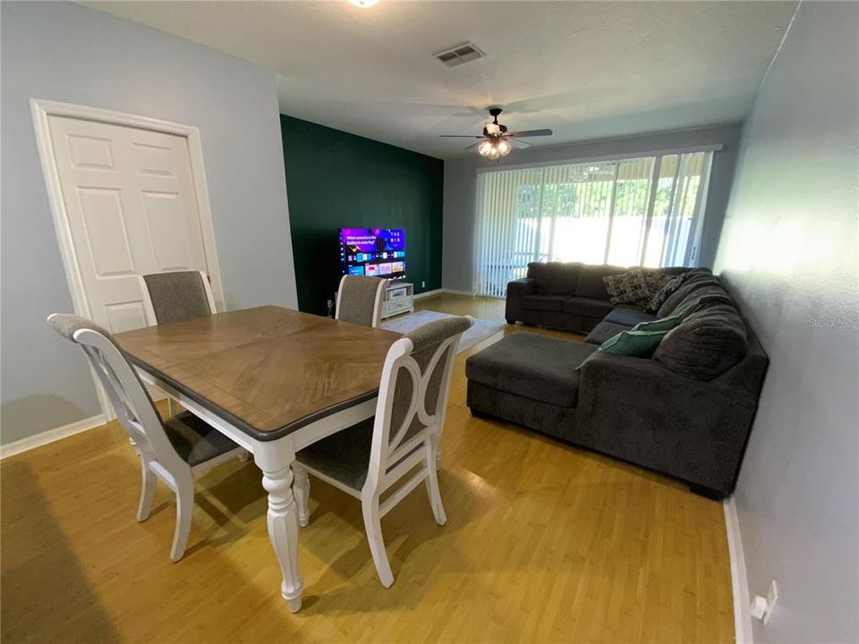 For Sale: $324,900 (2 beds, 2 baths, 1434 Square Feet)