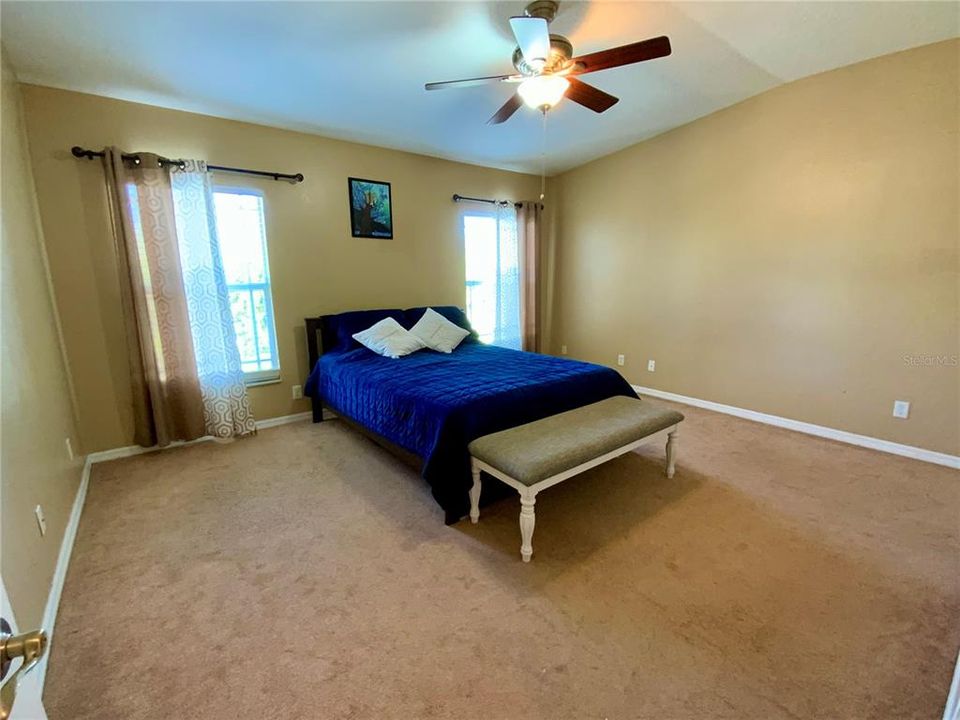 For Sale: $324,900 (2 beds, 2 baths, 1434 Square Feet)