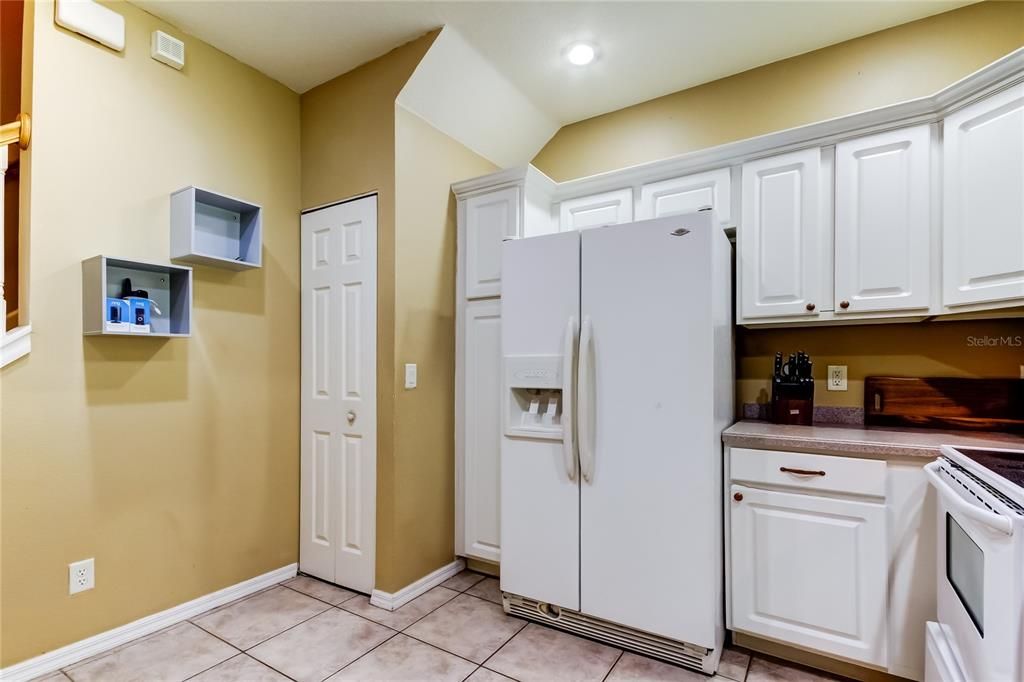 For Sale: $324,900 (2 beds, 2 baths, 1434 Square Feet)