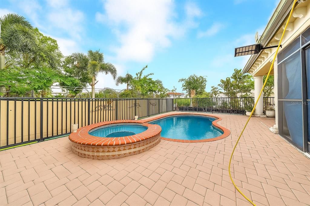 For Sale: $595,000 (3 beds, 2 baths, 2585 Square Feet)