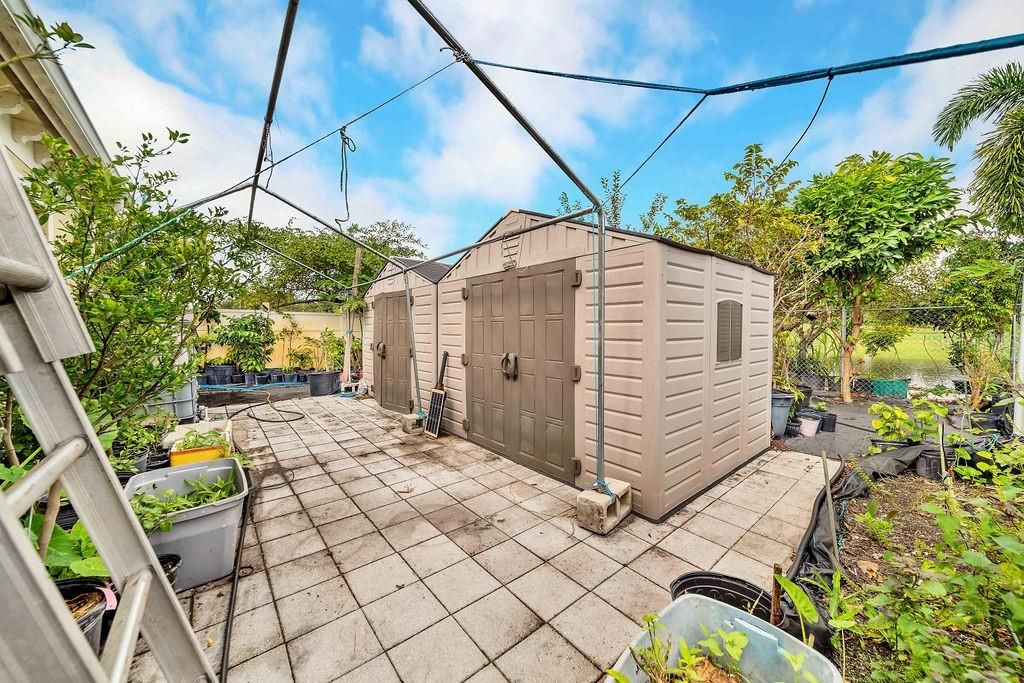 For Sale: $595,000 (3 beds, 2 baths, 2585 Square Feet)