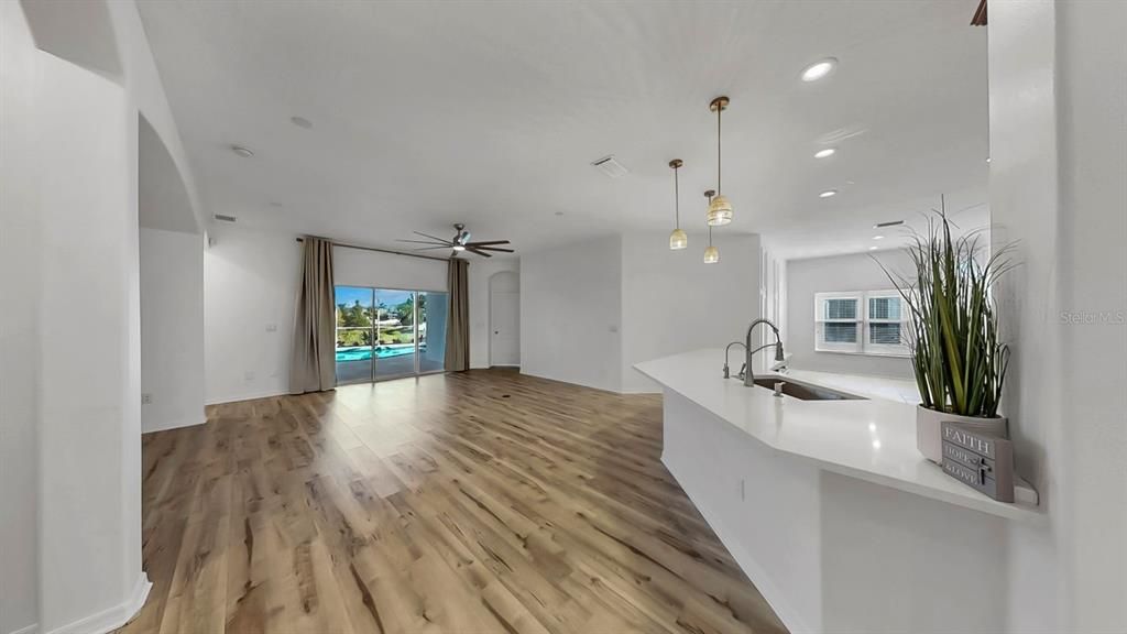 For Sale: $519,900 (4 beds, 3 baths, 2672 Square Feet)